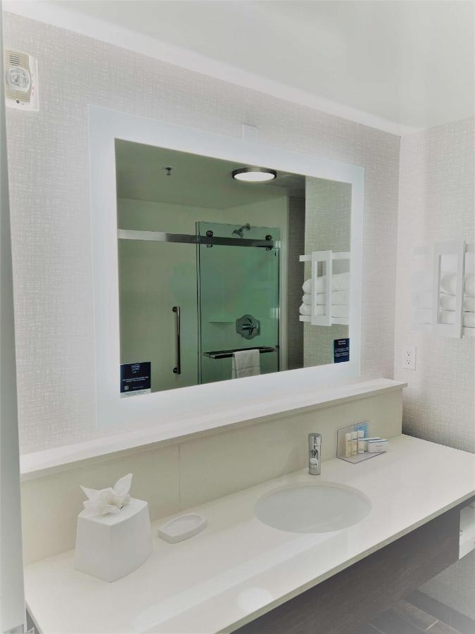 King Room - Hearing Accessible - Non-Smoking at Hampton Inn Ellensburg