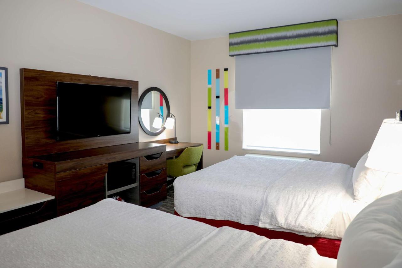 Queen Room with Two Queen Beds - Non-Smoking at Hampton Inn Ellensburg
