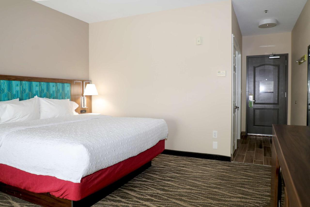 King Room - Hearing Accessible - Non-Smoking at Hampton Inn Ellensburg