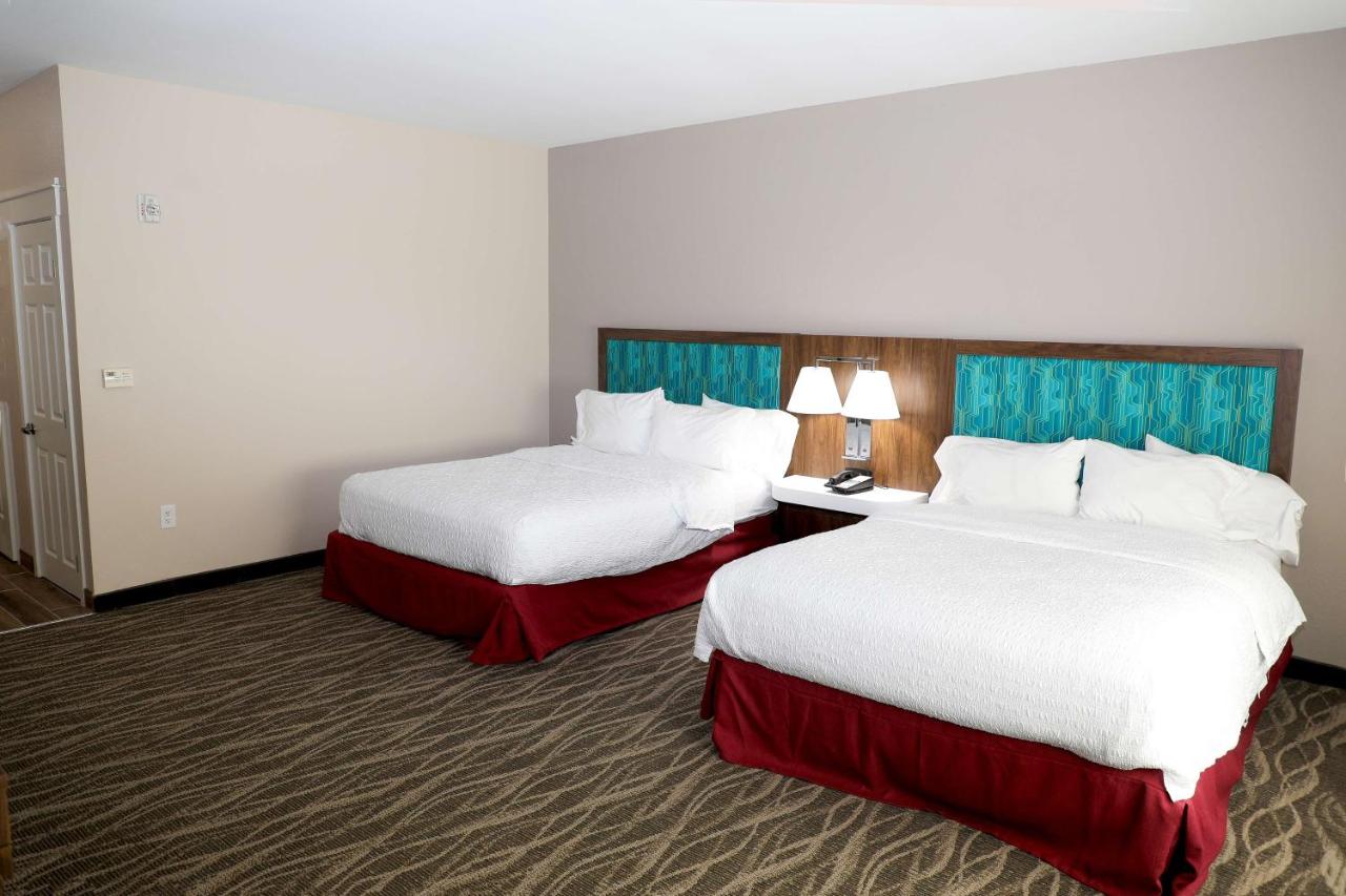 Queen Room with Two Queen Beds - Disability Access at Hampton Inn Ellensburg