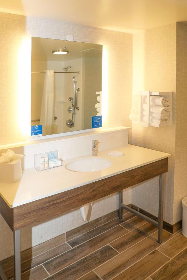 King Room - Disability Access/Non-Smoking at Hampton Inn Ellensburg