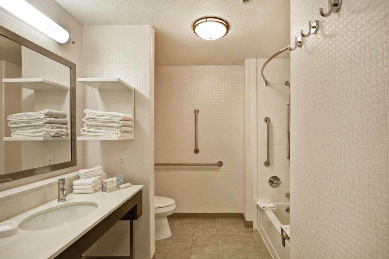 King Room with Tub - Disability Accessible at Hampton Inn & Suites Yuma