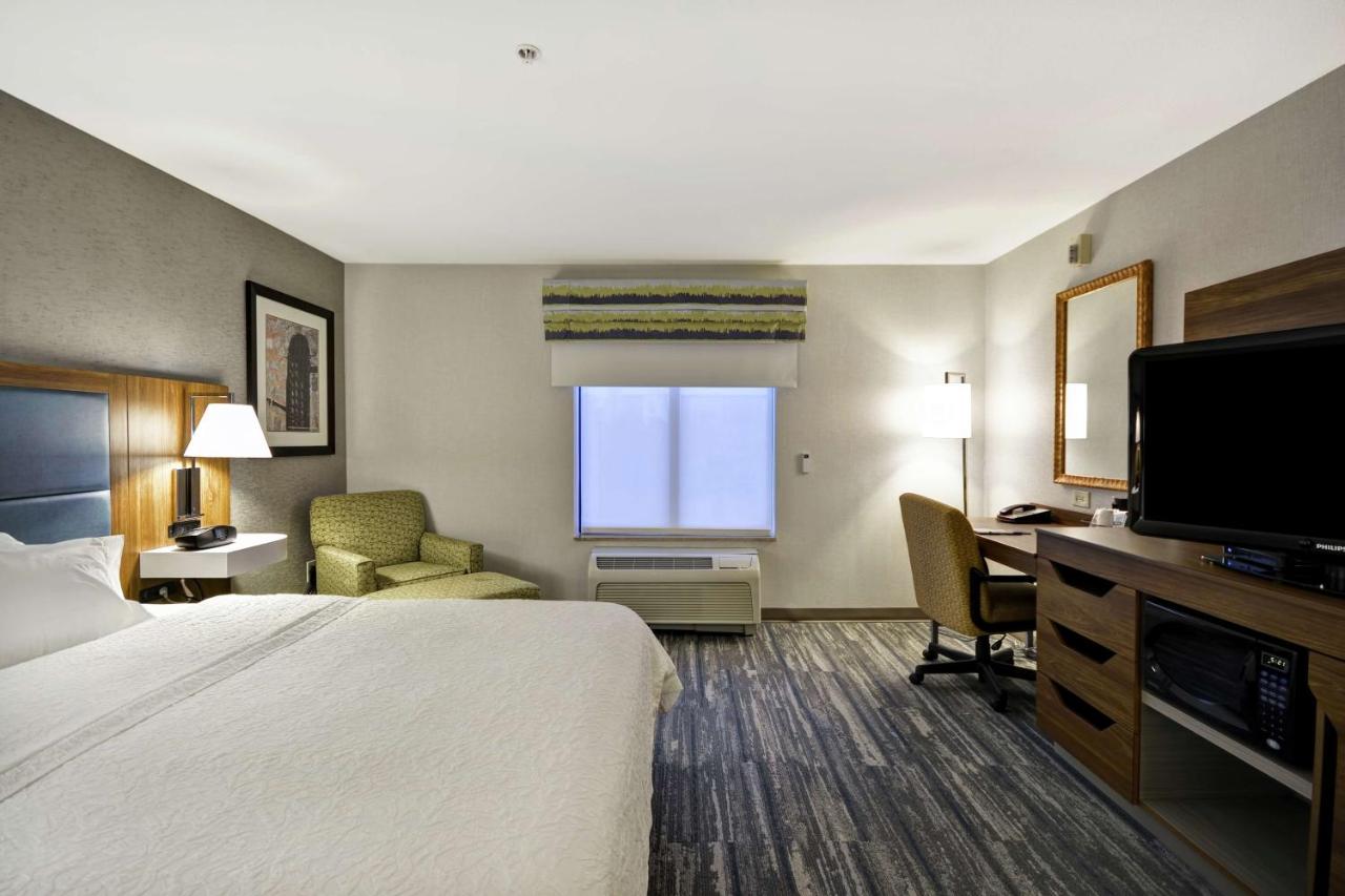King Room with Tub - Disability Accessible at Hampton Inn & Suites Yuma