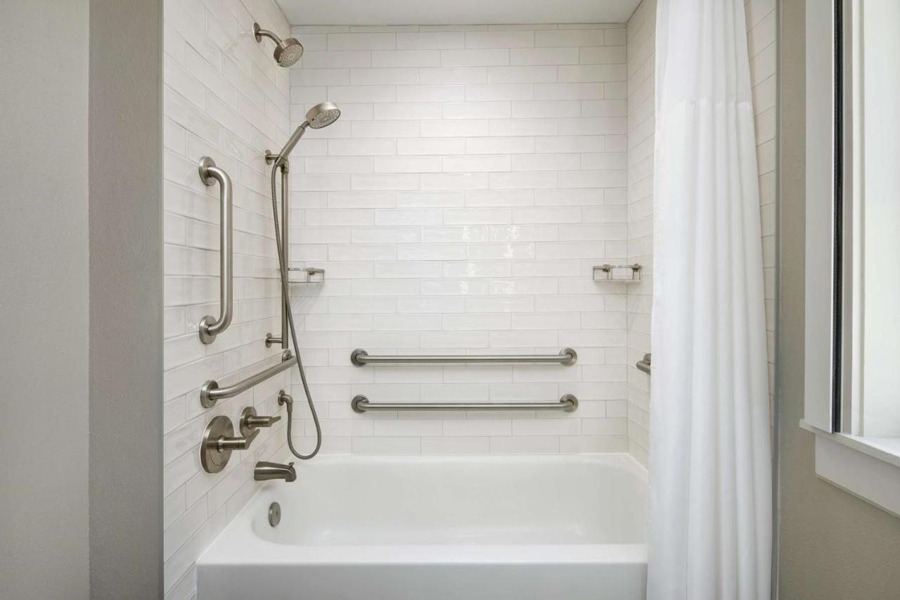 Queen Room with Bath Tub - Accessible at The Terrace Hotel Lakeland, Tapestry Collection by Hilton