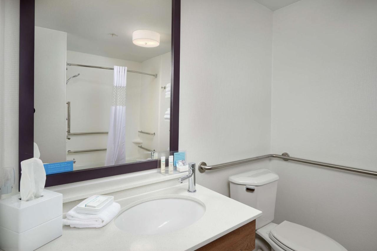 King Room - Non-Smoking at Hampton Inn Helena