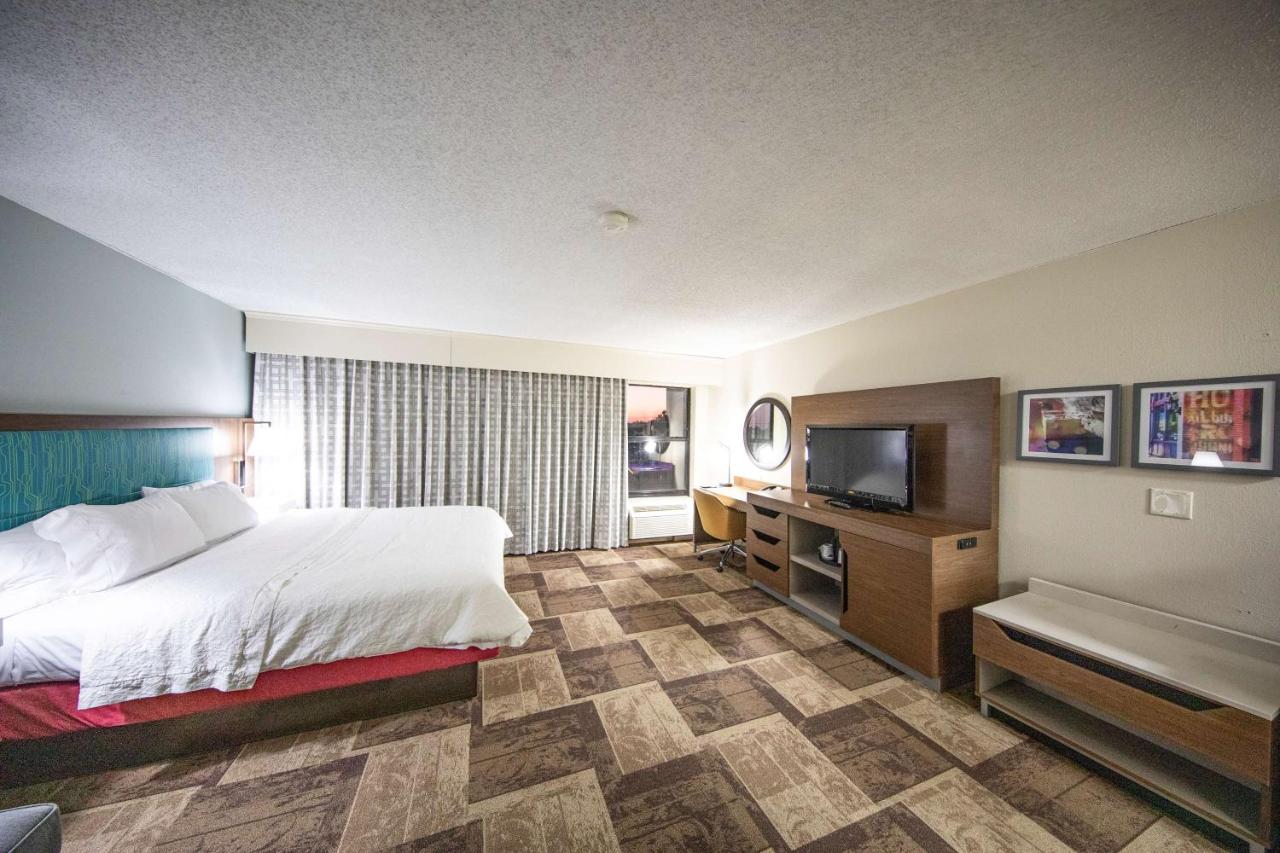 King Room - Non-Smoking at Hampton Inn Hutchinson
