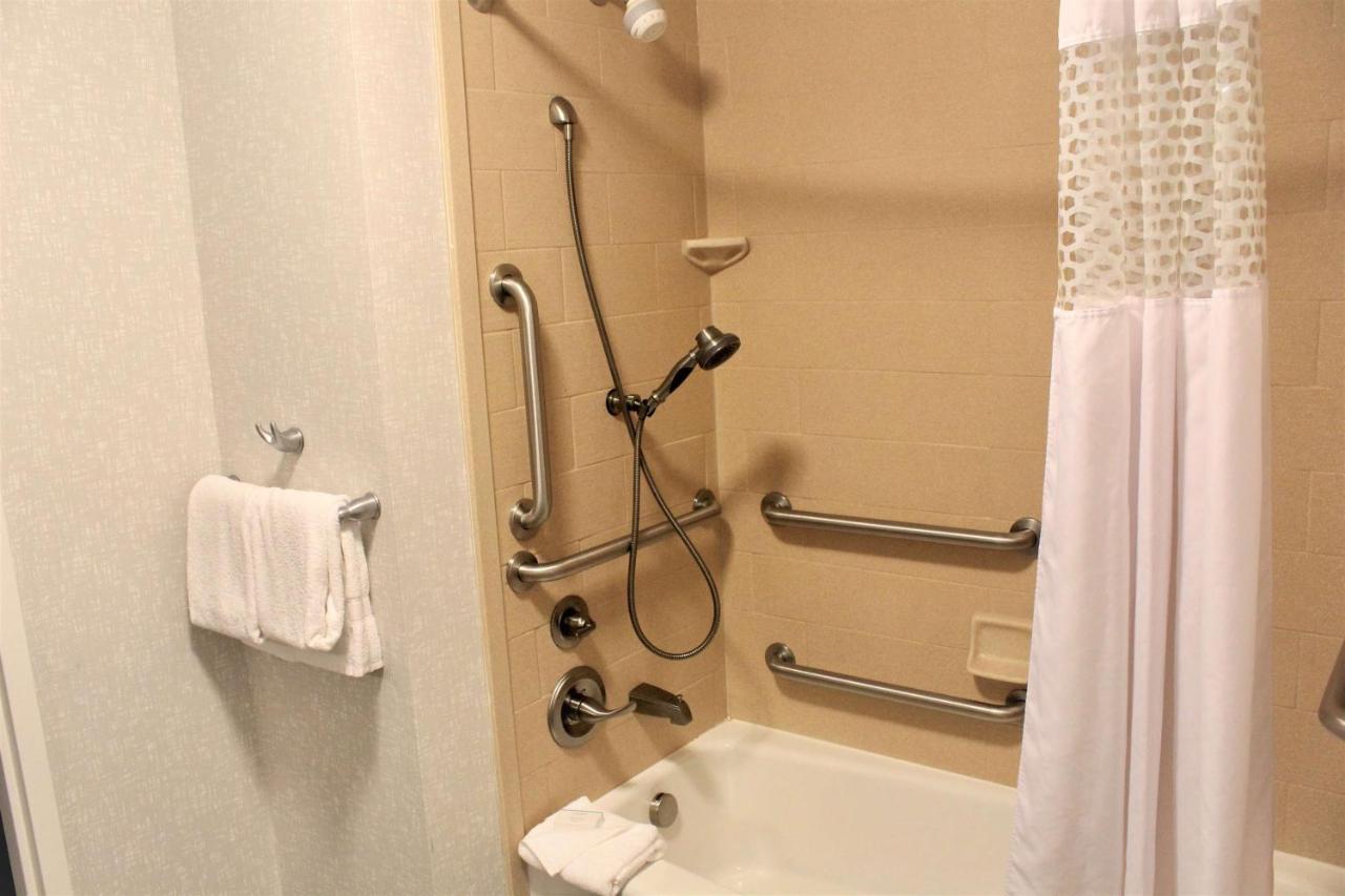 Queen Room with Two Queen Bed- Accessible Bathtub- Non- Smoking at Hampton Inn Indianapolis NW/Zionsville