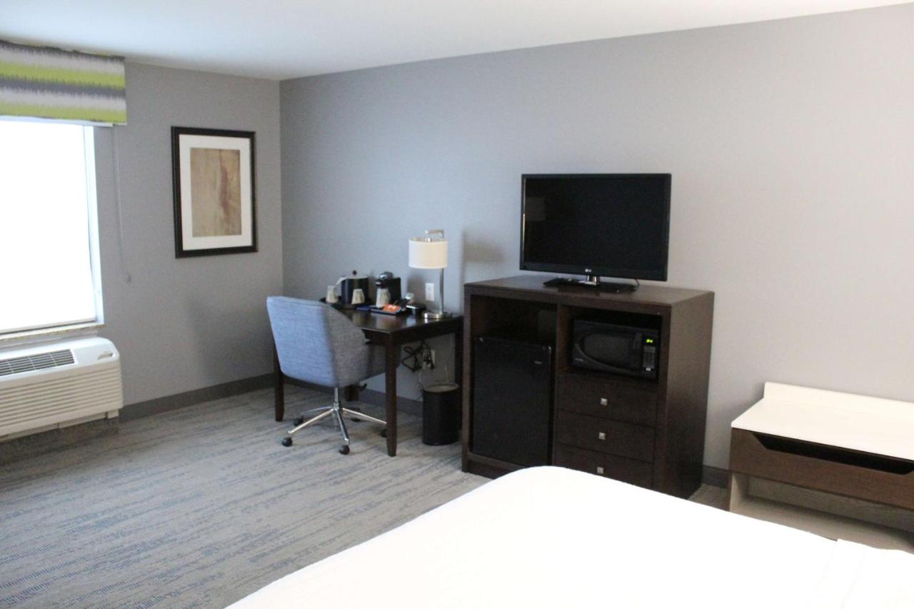 King Room with Sofa Bed at Hampton Inn Indianapolis NW/Zionsville
