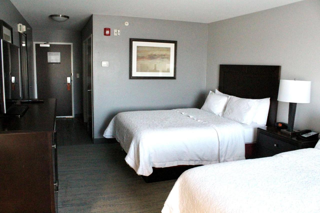Queen Room with Two Queen Beds Hearing Accessible- Non-Smoking at Hampton Inn Indianapolis NW/Zionsville