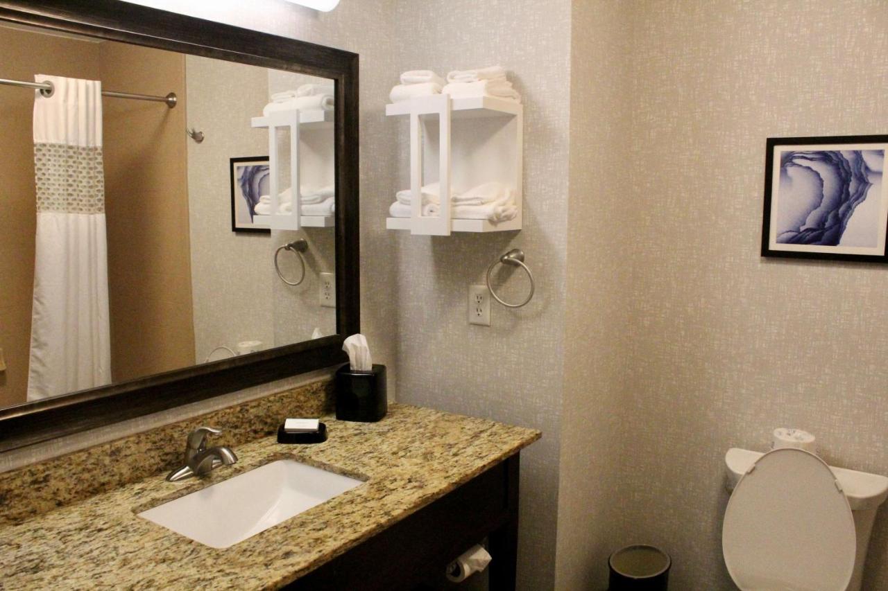 Queen Room with Two Queen Beds Hearing Accessible- Non-Smoking at Hampton Inn Indianapolis NW/Zionsville