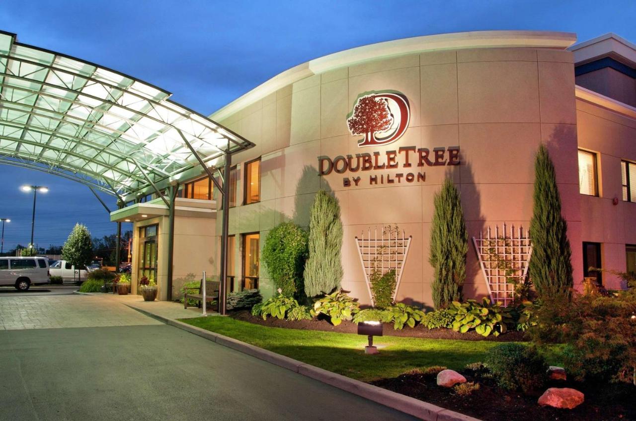 | DoubleTree by Hilton Buffalo-Amherst