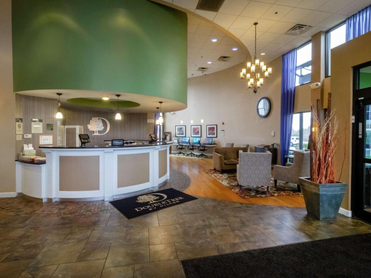 | DoubleTree by Hilton Buffalo-Amherst