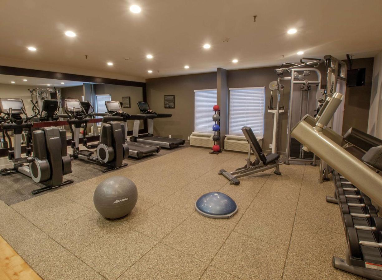 | DoubleTree by Hilton Buffalo-Amherst