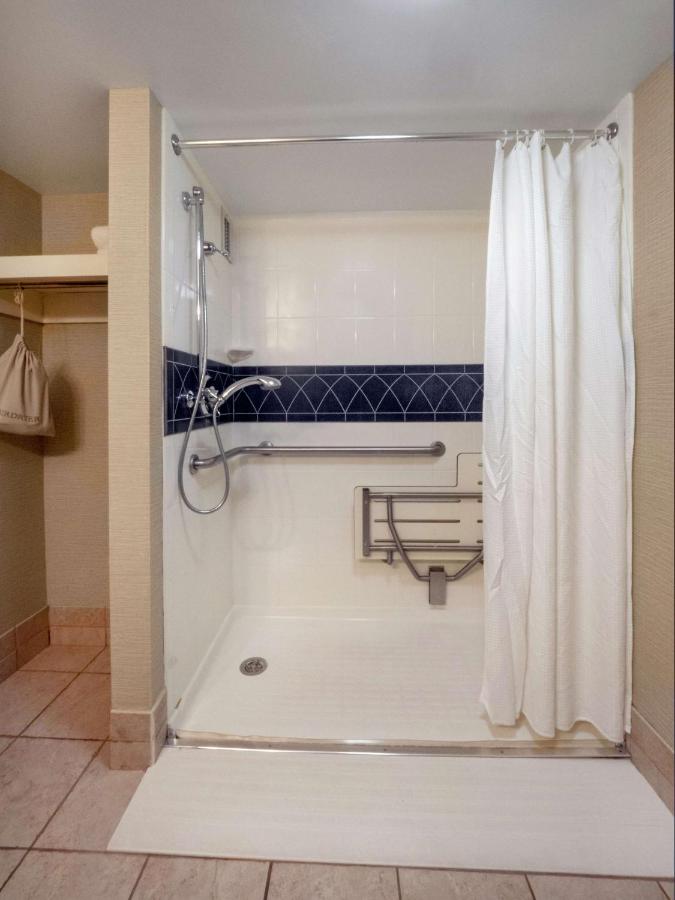 | DoubleTree by Hilton Buffalo-Amherst