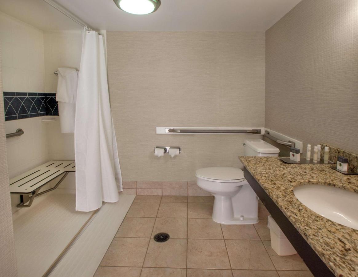 | DoubleTree by Hilton Buffalo-Amherst