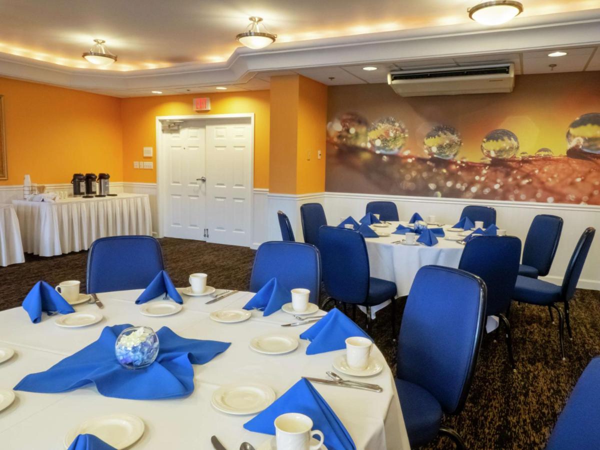 | DoubleTree by Hilton Buffalo-Amherst