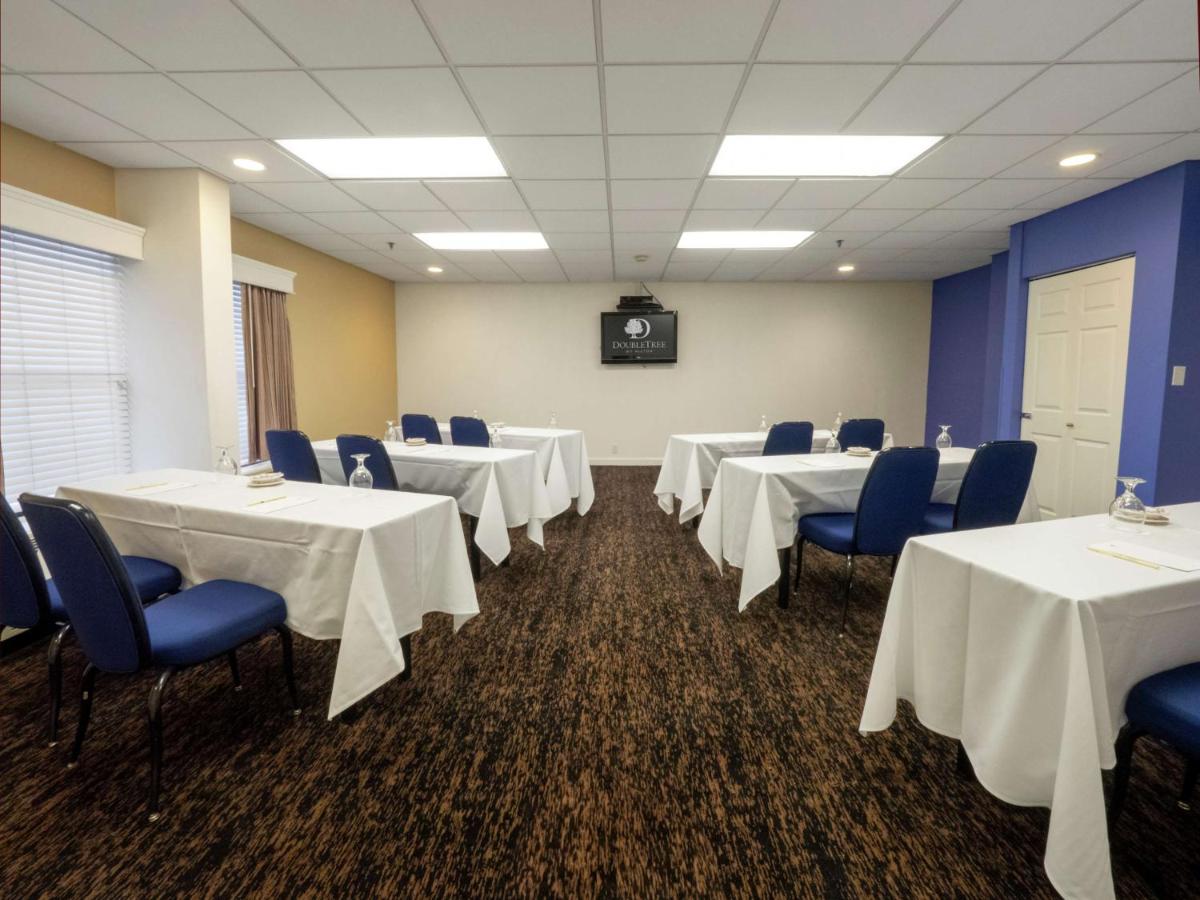 | DoubleTree by Hilton Buffalo-Amherst