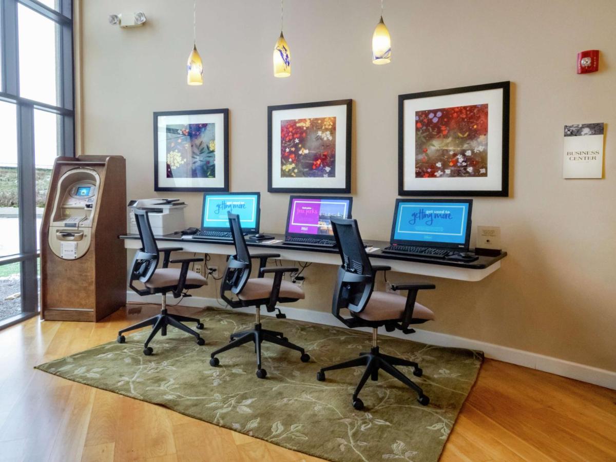 | DoubleTree by Hilton Buffalo-Amherst
