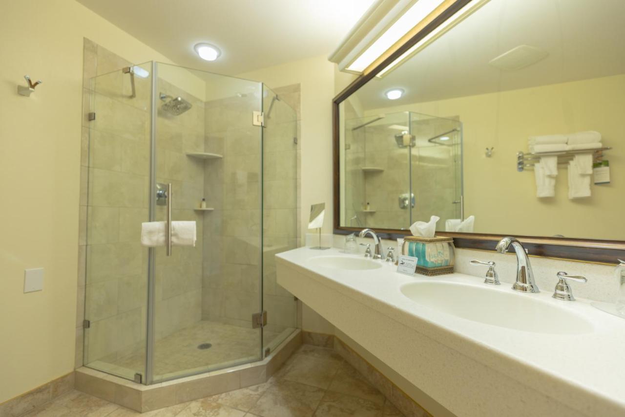 King Suite with Spa Bath at Best Western Lodge At River's Edge