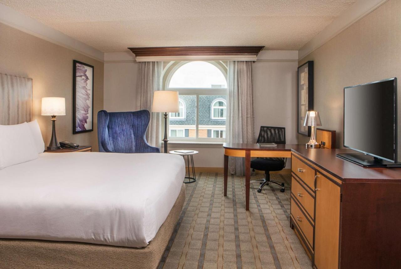 Deluxe King Room at Hilton Wilmington/Christiana