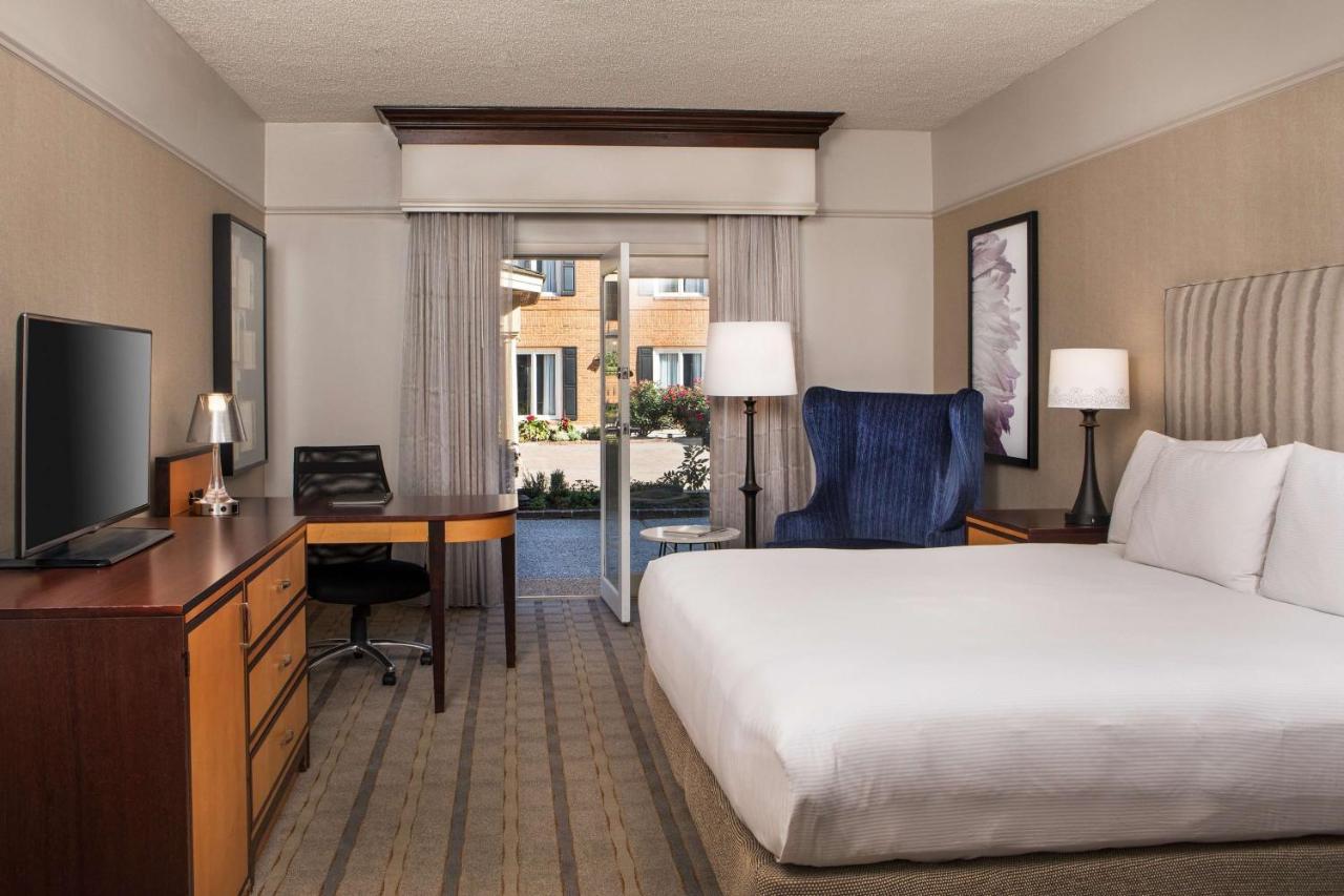 King Rom - Disability Access Lanai at Hilton Wilmington/Christiana