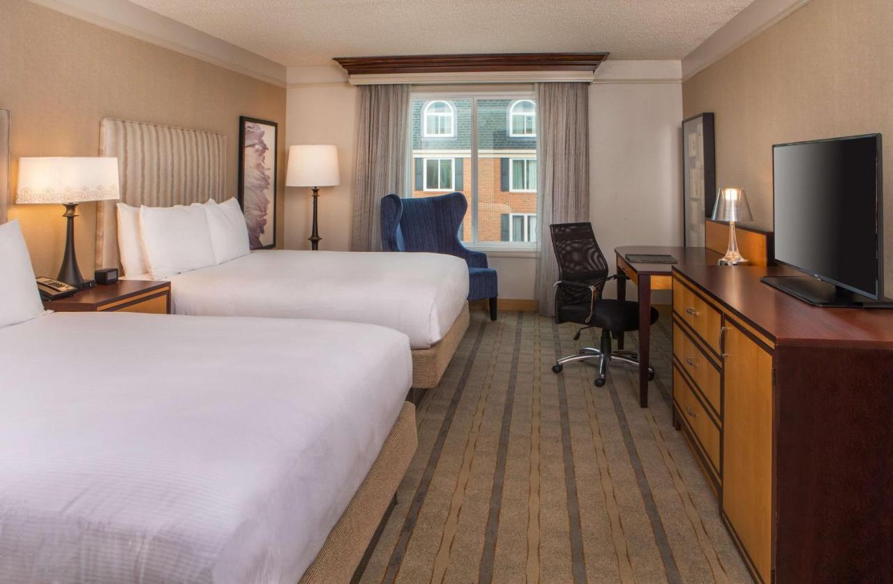 Queen Room with Two Queen Beds - Hearing Accessible at Hilton Wilmington/Christiana
