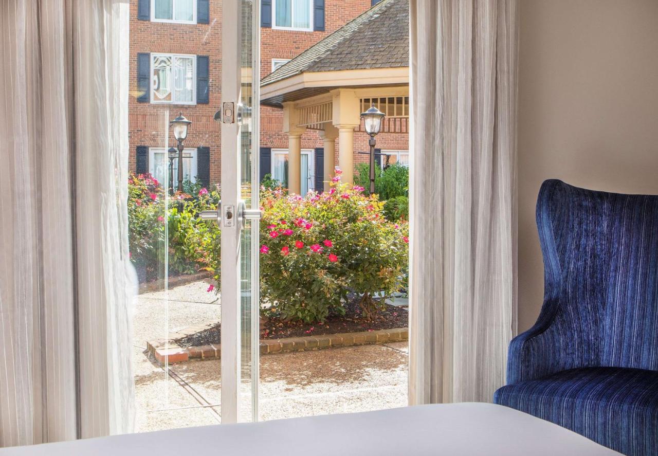 King Rom - Disability Access Lanai at Hilton Wilmington/Christiana