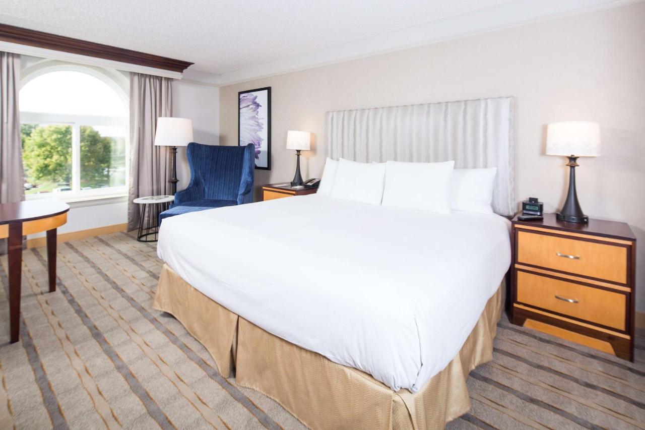 Deluxe King Room at Hilton Wilmington/Christiana