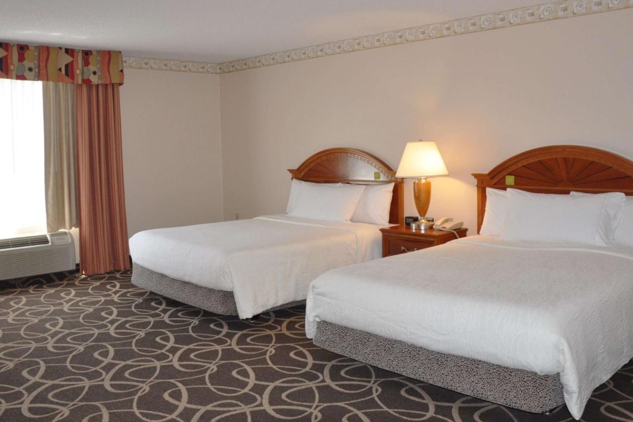  Queen Room with Two Queen Beds with Roll-In Shower - Disability Access at Hilton Garden Inn Gettysburg