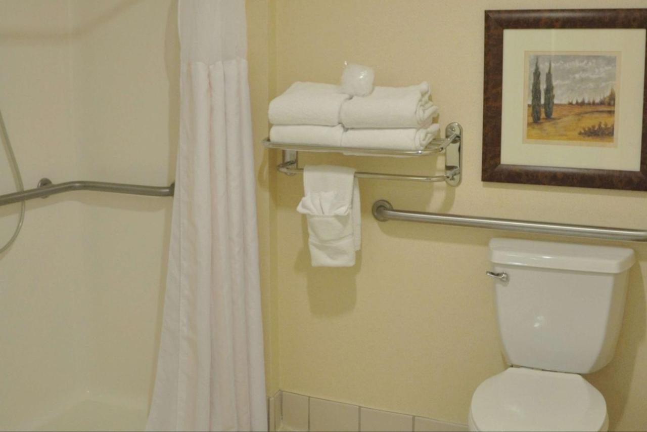  Queen Room with Two Queen Beds with Roll-In Shower - Disability Access at Hilton Garden Inn Gettysburg
