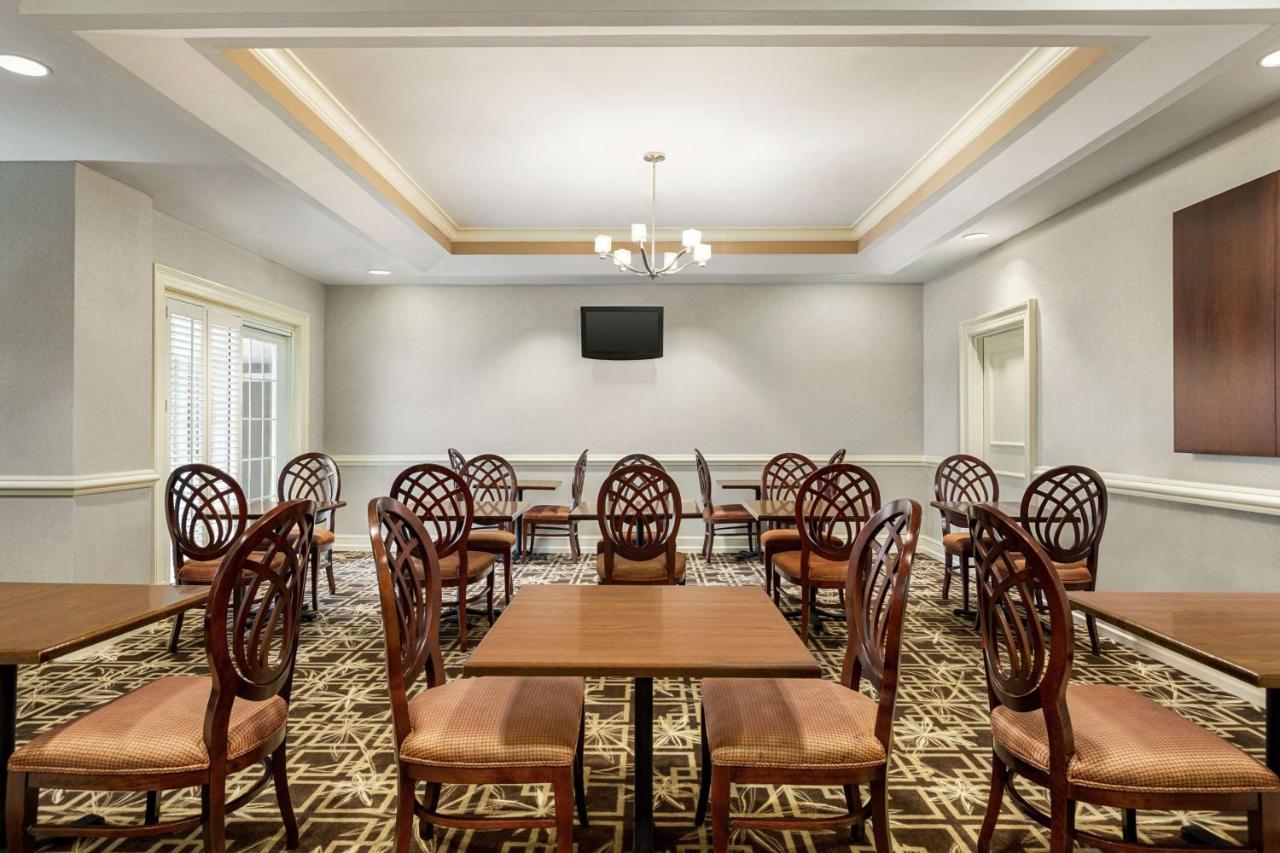 | Hampton Inn & Suites Outer Banks/Corolla