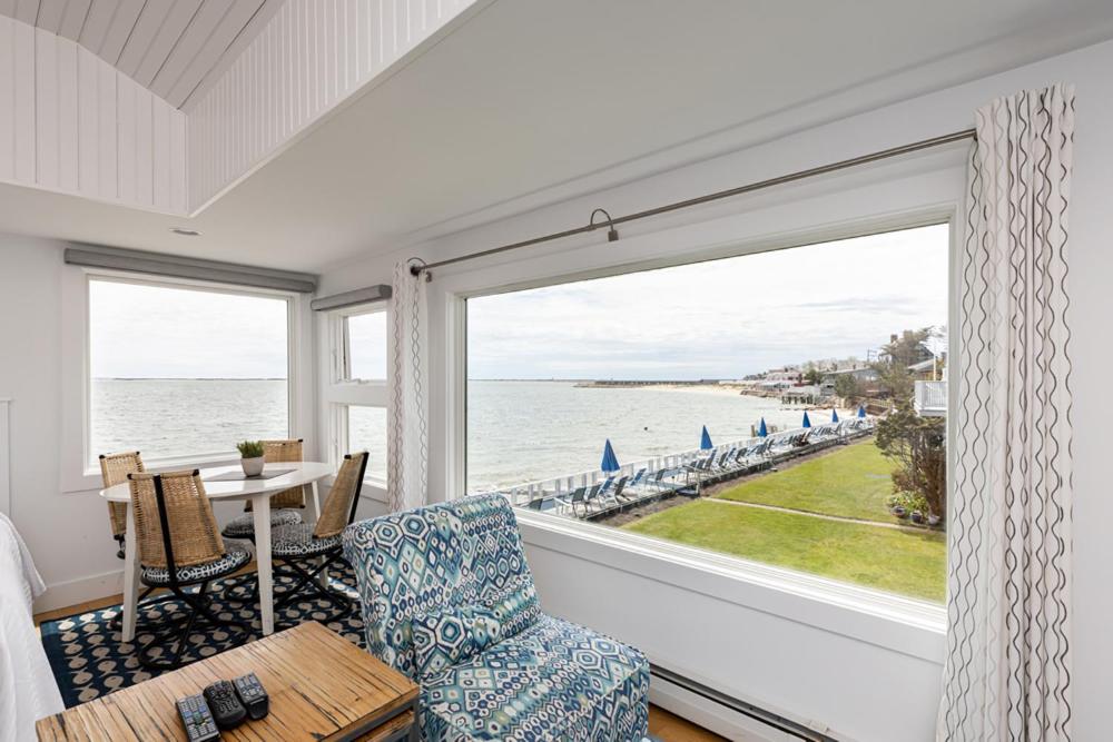Deluxe Suite with Sea View at The Masthead Resort
