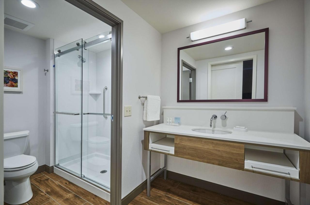 One-Bedroom King Suite - Non-Smoking at Hampton Inn & Suites Roseburg