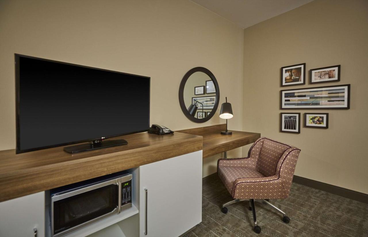 King Room - Non-Smoking at Hampton Inn & Suites Roseburg