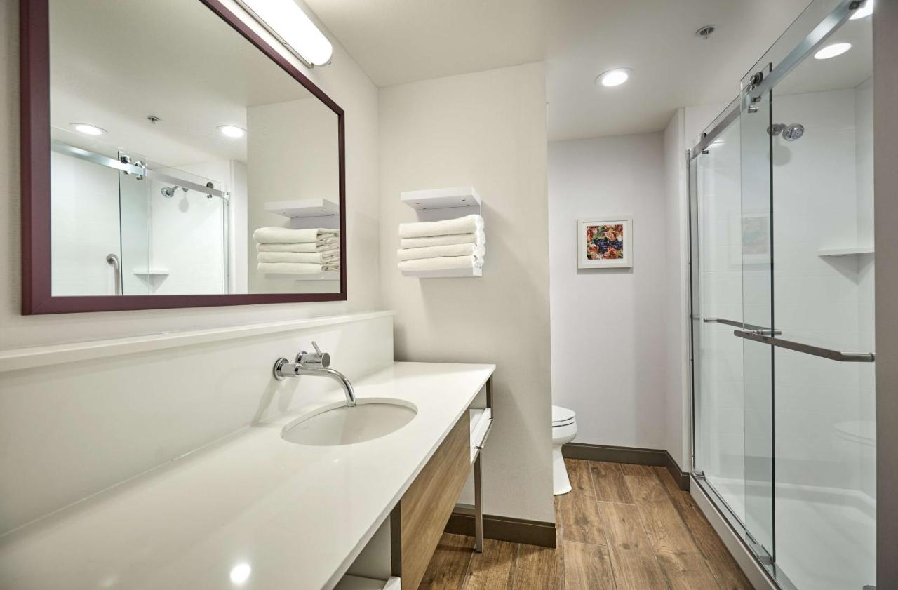 King Room with Sofa Bed - Mobility Accessible/Non-Smoking at Hampton Inn & Suites Roseburg
