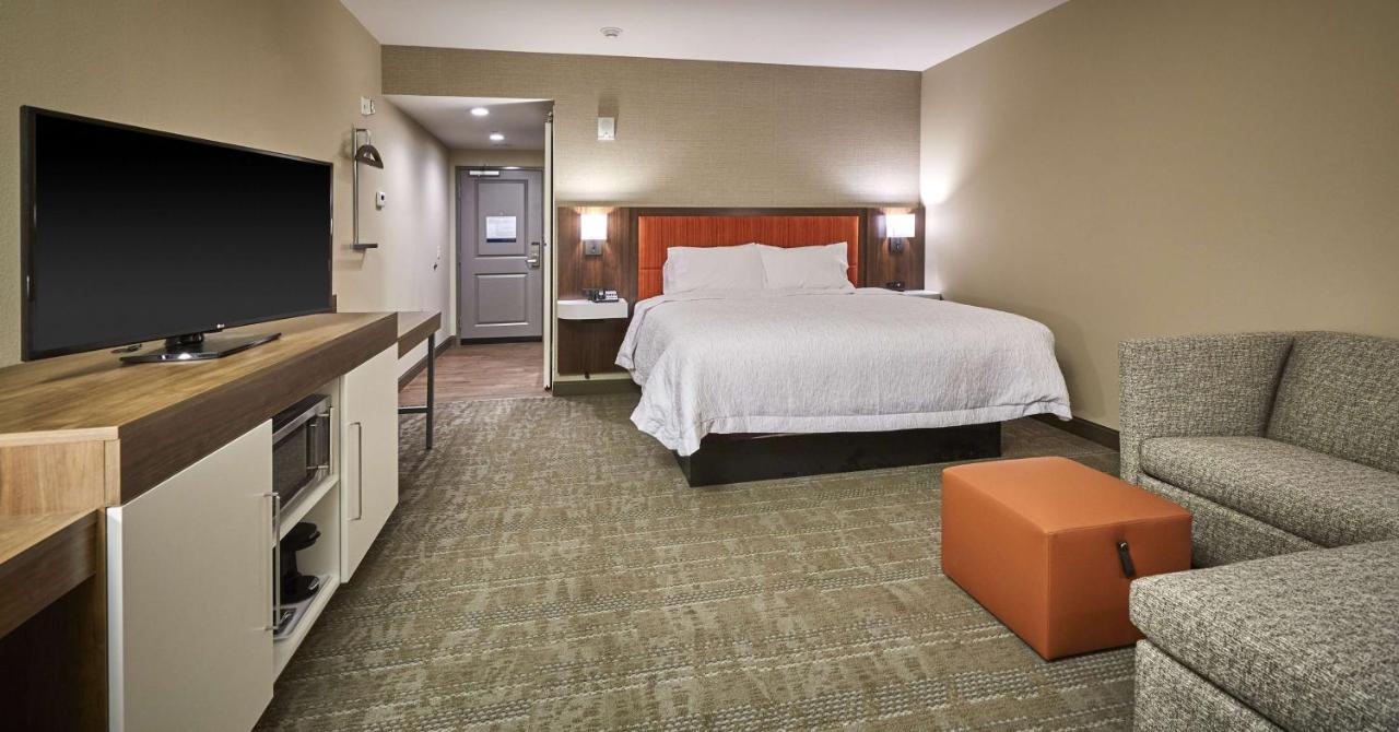 King Room with Sofa Bed - Mobility Accessible/Non-Smoking at Hampton Inn & Suites Roseburg