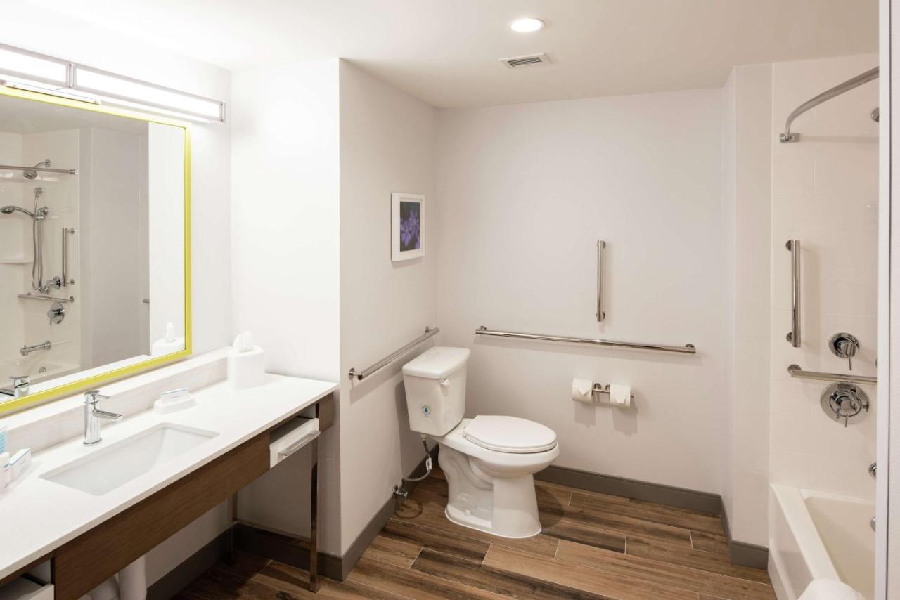 Queen Room with Two Queen Beds - Hearing Accessible/Non-Smoking at Hampton Inn & Suites Rocky Hill - Hartford South