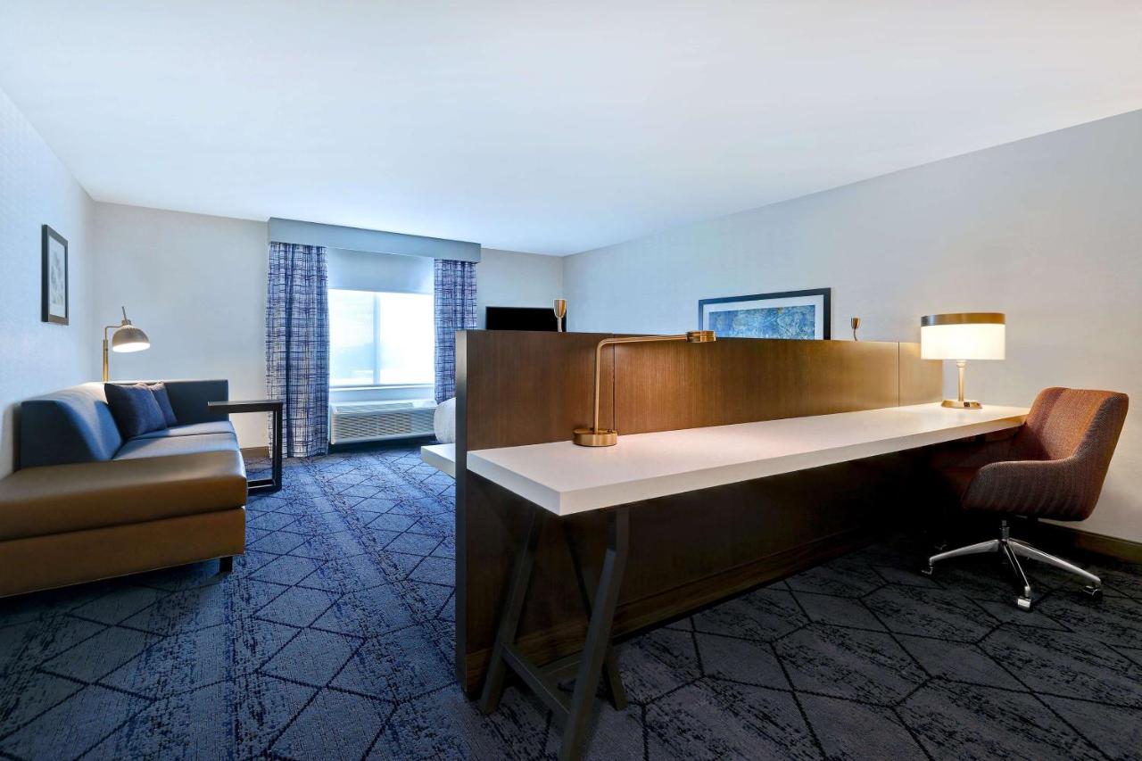 King Room with Sofa Bed - Non-Smoking at Hilton Garden Inn Cedar Rapids