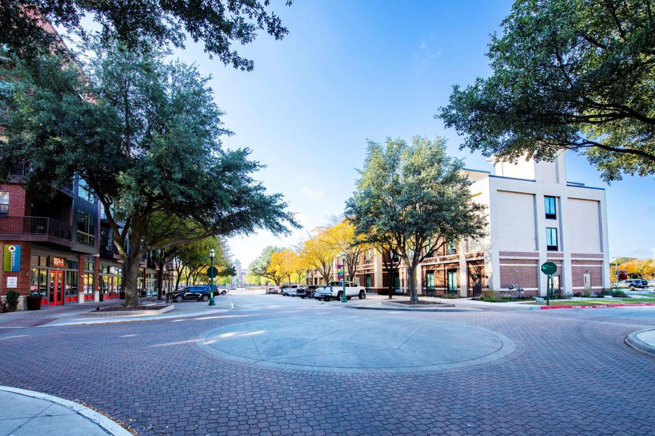 | Hampton Inn & Suites Keller Town Center
