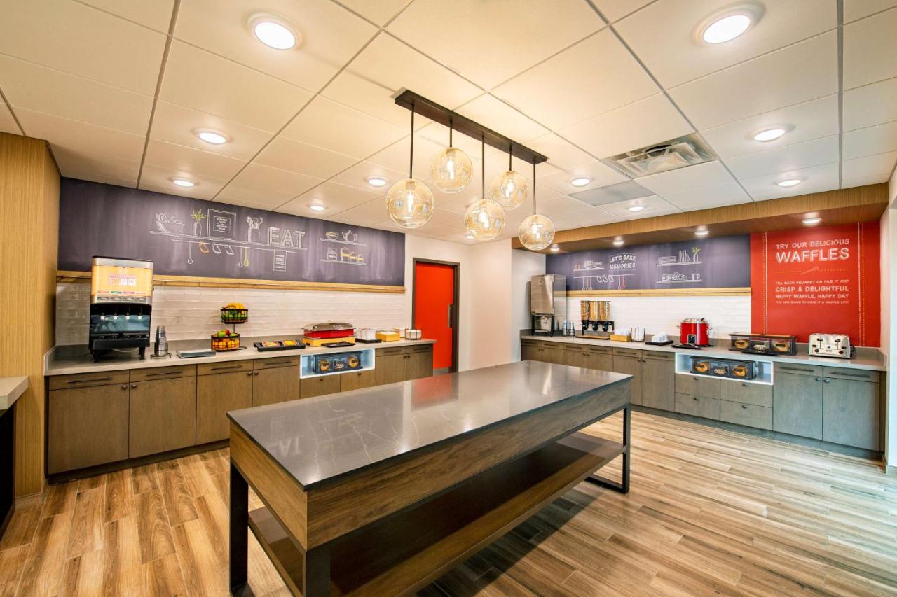 | Hampton Inn & Suites Keller Town Center