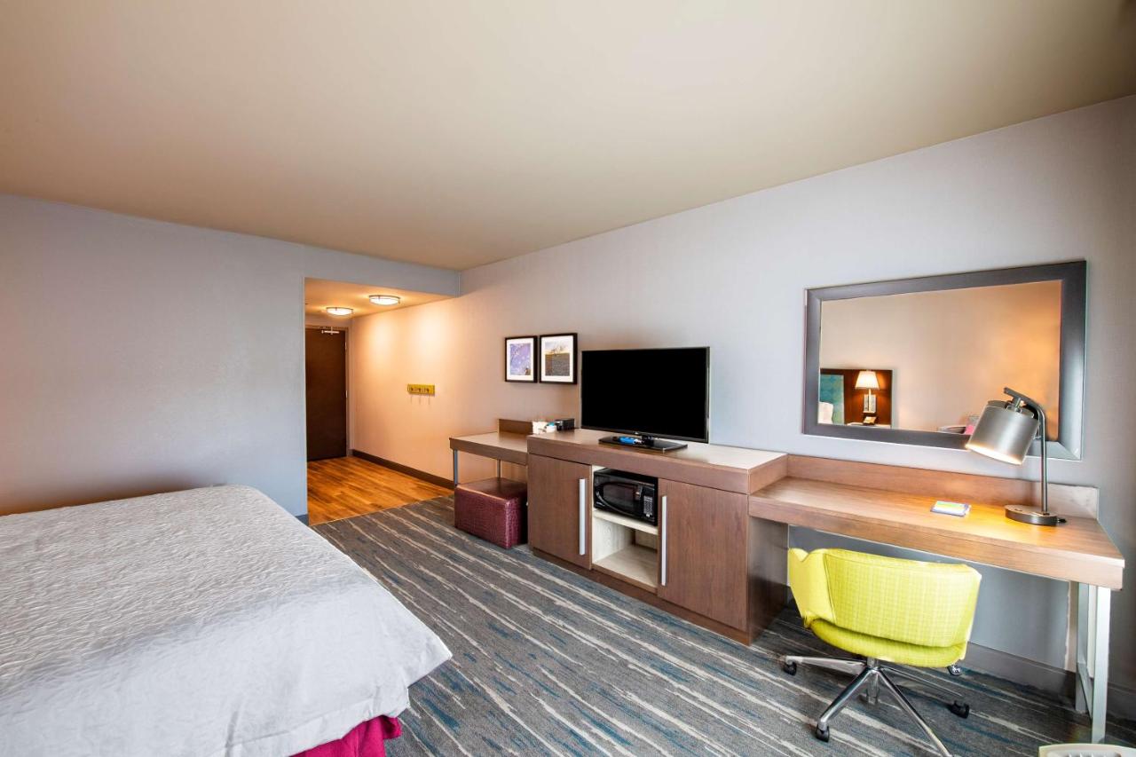 | Hampton Inn & Suites Keller Town Center