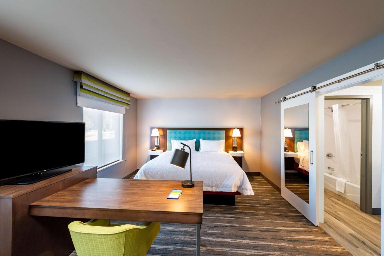 | Hampton Inn & Suites Keller Town Center