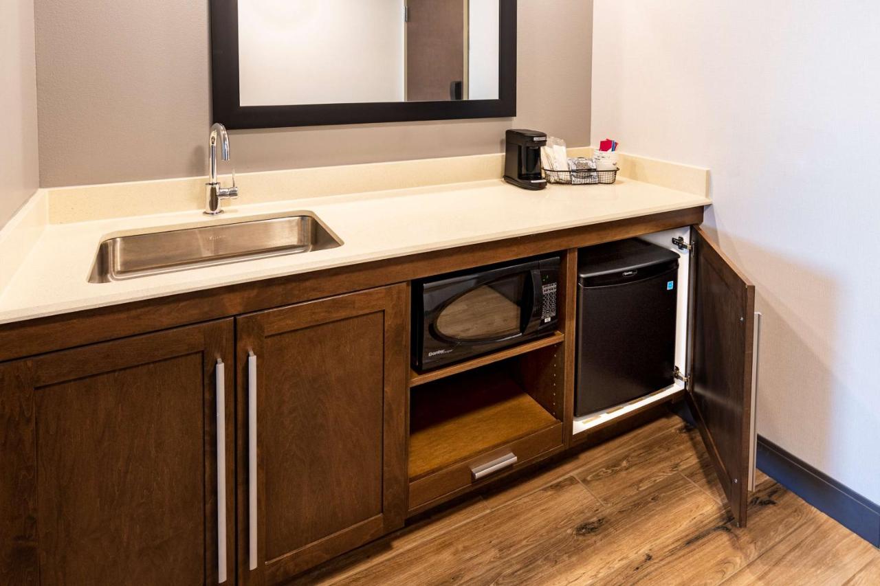 | Hampton Inn & Suites Keller Town Center