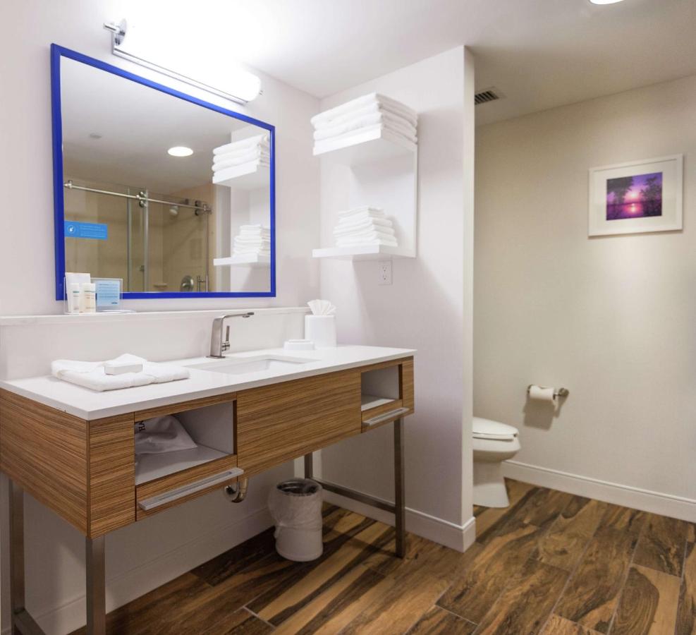 Queen Room with Two Queen Beds - Non-Smoking at Hampton Inn Doylestown