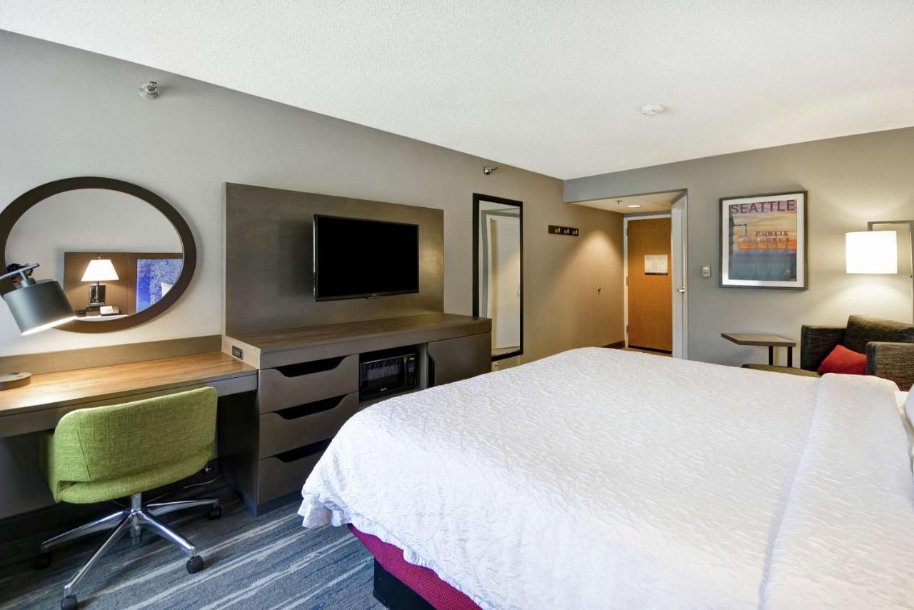 King Room - Non-Smoking at Hampton Inn Seattle/Southcenter