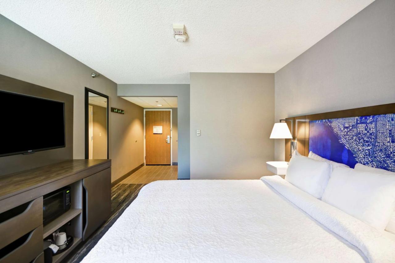 Queen Room - Disability Access/Non-Smoking at Hampton Inn Seattle/Southcenter