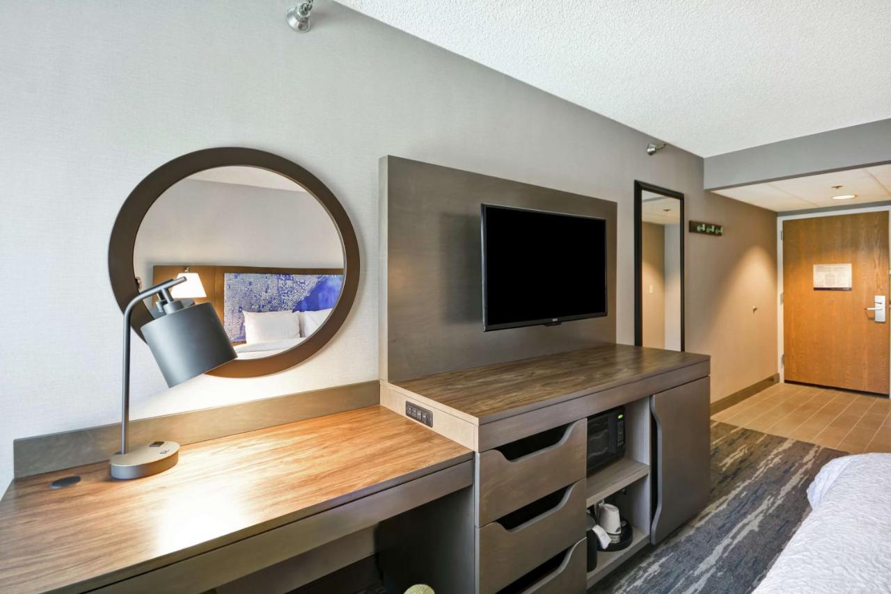 Queen Room - Disability Access/Non-Smoking at Hampton Inn Seattle/Southcenter