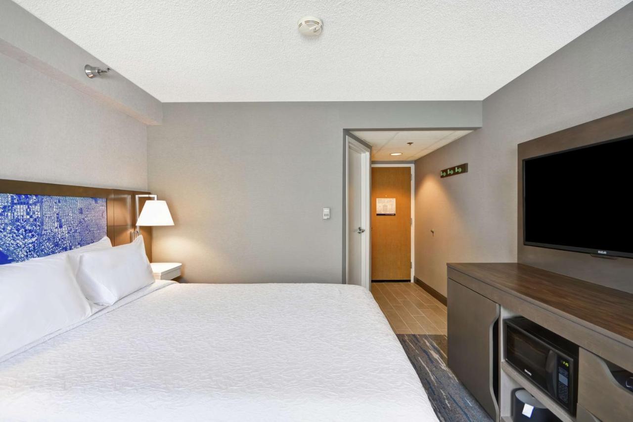 Queen Room - Non-Smoking at Hampton Inn Seattle/Southcenter