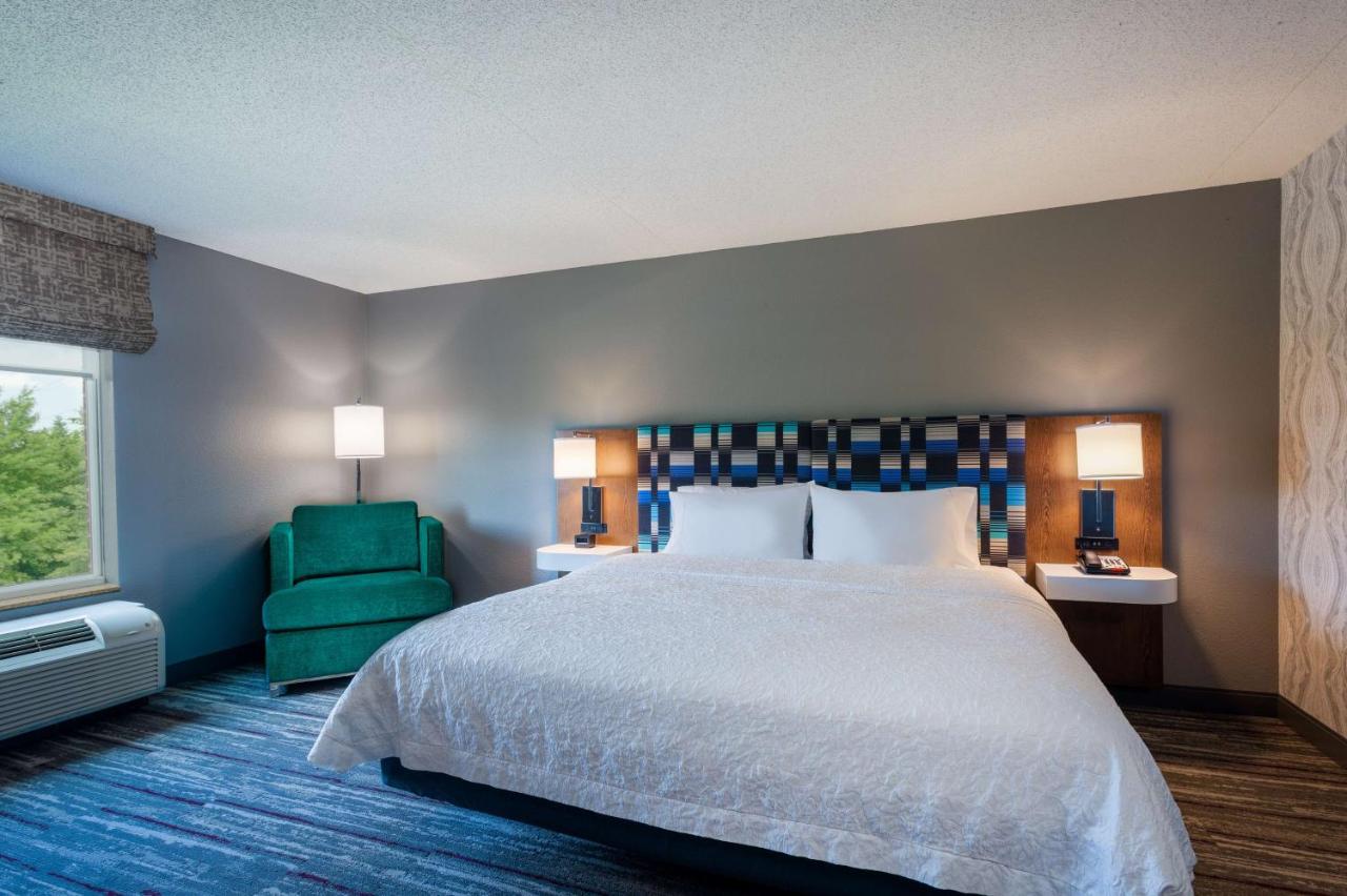 King Room with Bath - Mobility Access at Hampton Inn & Suites Herndon-Reston