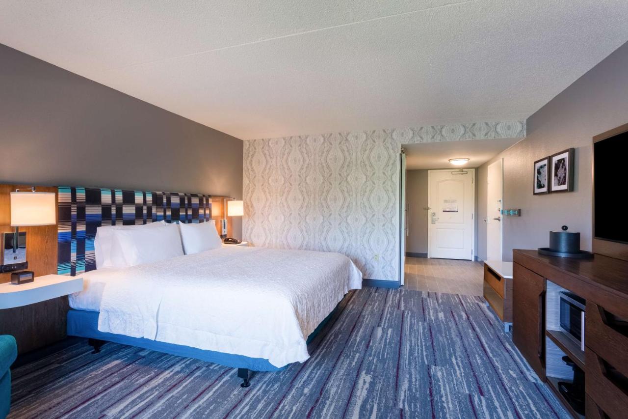King Room with Bath - Mobility Access at Hampton Inn & Suites Herndon-Reston